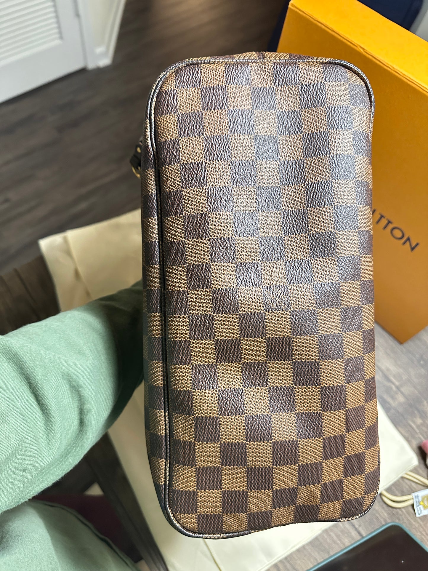 LV neverfull MM size (9/10 condition)