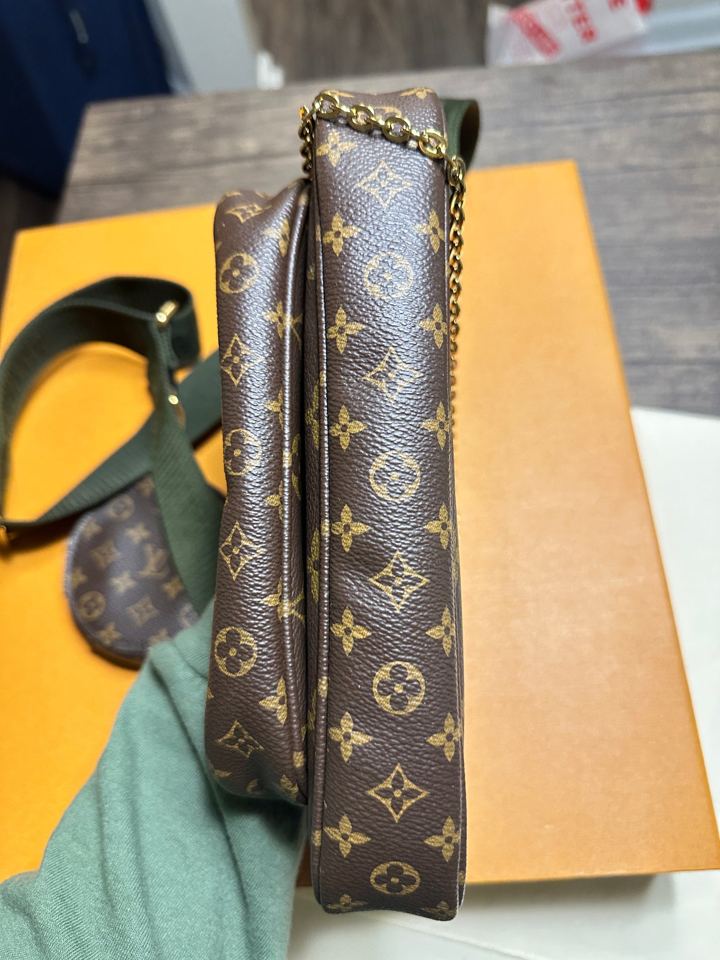 (Pre-owned) Louis Vuitton Multi Pochette Accessoires leather crossbody bag (Good condition 9.9/10)