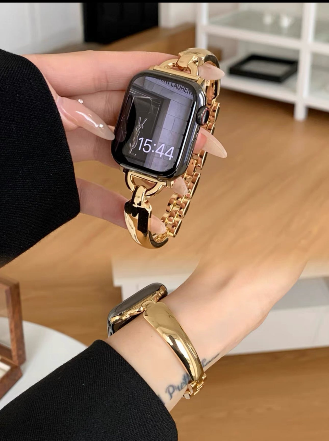 Polished Metal Apple Watch Band with Modern Chain-Link Design